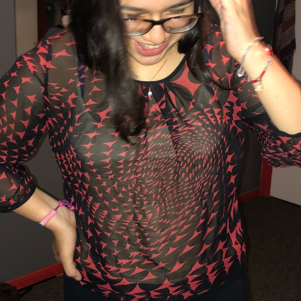 Cute patterned top - Picture 2 of 5